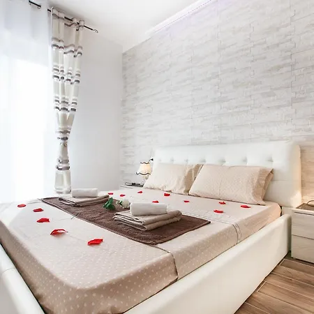 Alexander Apartament *