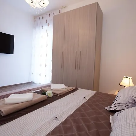 Alexander Apartment *